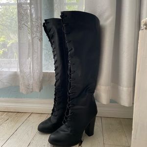 Black boots zip also tie so easy size to fit all body types